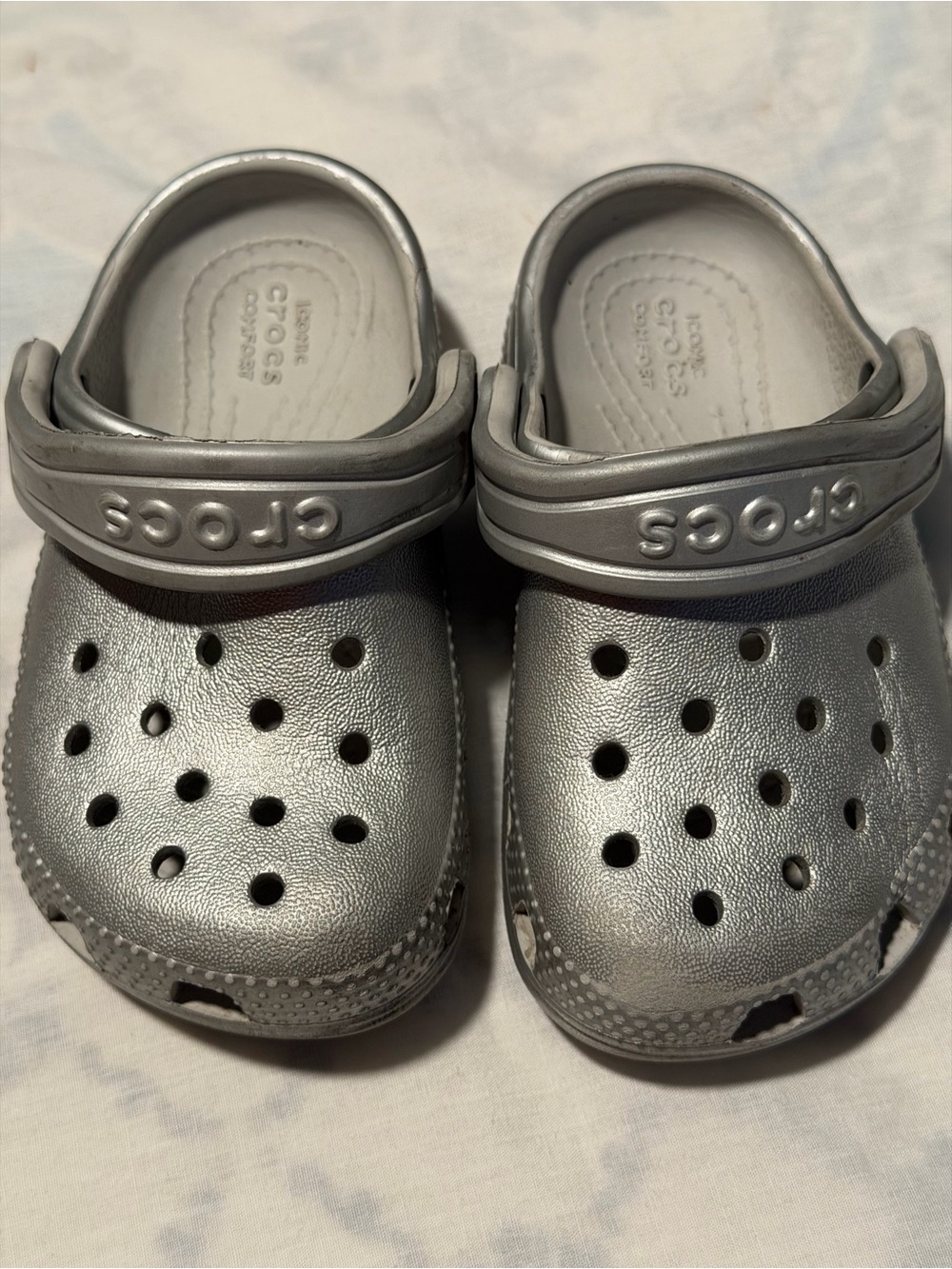 Crocs Classic Clogs for Kids in Metallic Silver